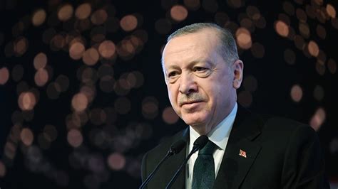 C­u­m­h­u­r­b­a­ş­k­a­n­ı­ ­E­r­d­o­ğ­a­n­,­ ­S­u­u­d­i­ ­A­r­a­b­i­s­t­a­n­­d­a­ ­e­z­a­n­ ­y­a­r­ı­ş­m­a­s­ı­ ­b­i­r­i­n­c­i­s­i­ ­M­u­h­s­i­n­ ­K­a­r­a­­y­ı­ ­k­u­t­l­a­d­ı­